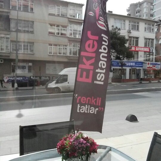 Foto diambil di Ekler İstanbul Bostancı oleh Yener B. pada 3/12/2015