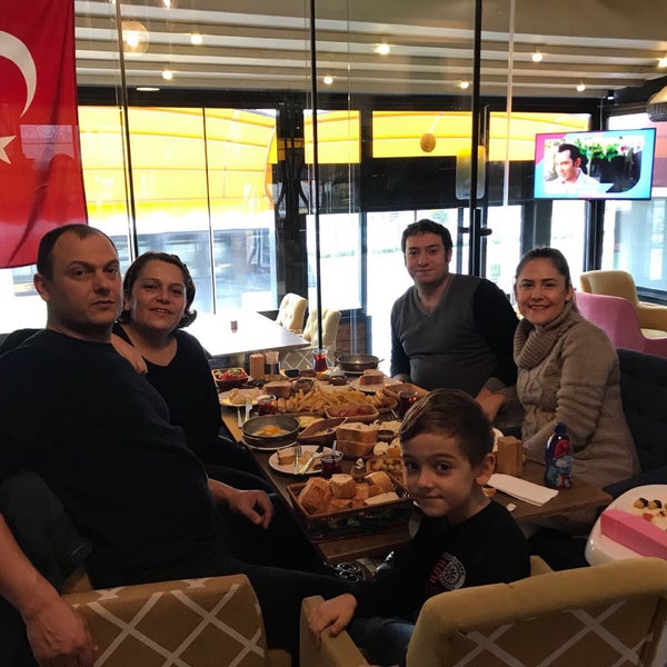 Das Foto wurde bei Şehir Kahvesi von Serkan o. am 12/24/2017 aufgenommen