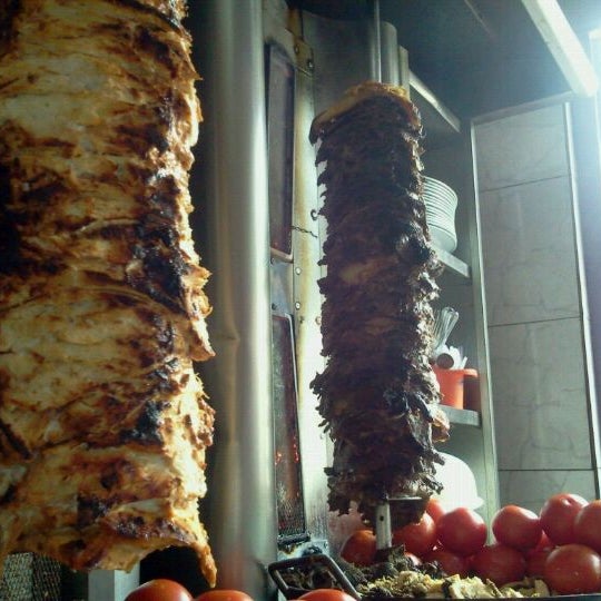 Foto diambil di Döner Kabab oleh Esteban D. pada 1/28/2012