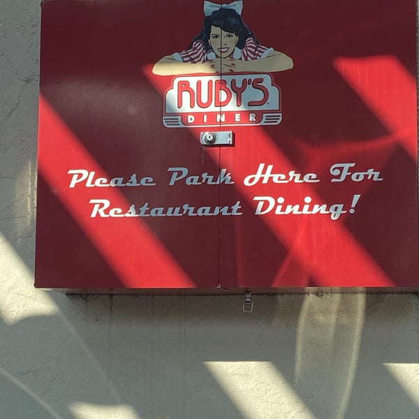 Photo taken at Ruby&#39;s Diner by Hernan A. on 1/13/2020
