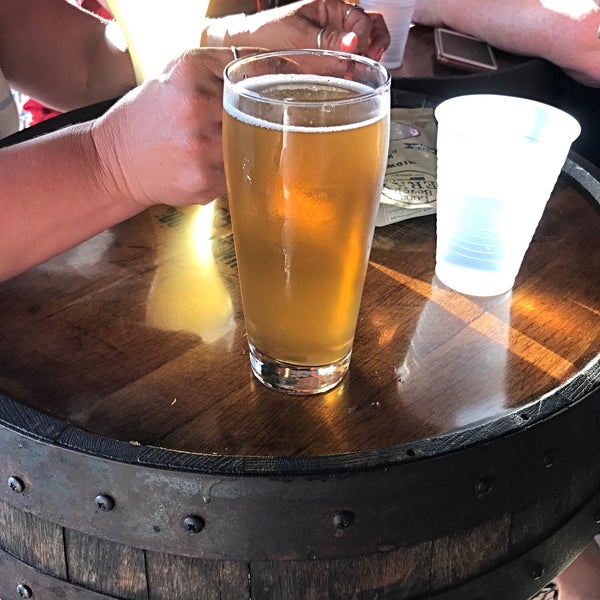 7/8/2018 tarihinde Dan B.ziyaretçi tarafından King Harbor Brewing Company Waterfront Tasting Room'de çekilen fotoğraf