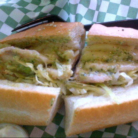 รูปภาพถ่ายที่ Sandwich Blvd โดย GMoney เมื่อ 12/10/2012