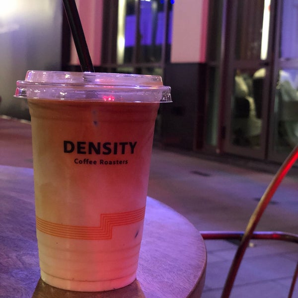 รูปภาพถ่ายที่ Density Coffee Roasters โดย Mbs 📿 | مامن مثله เมื่อ 6/5/2019