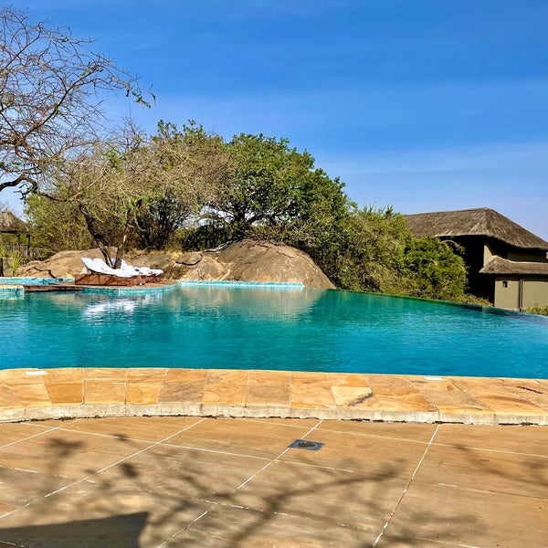 Бассейн Safari Lodge