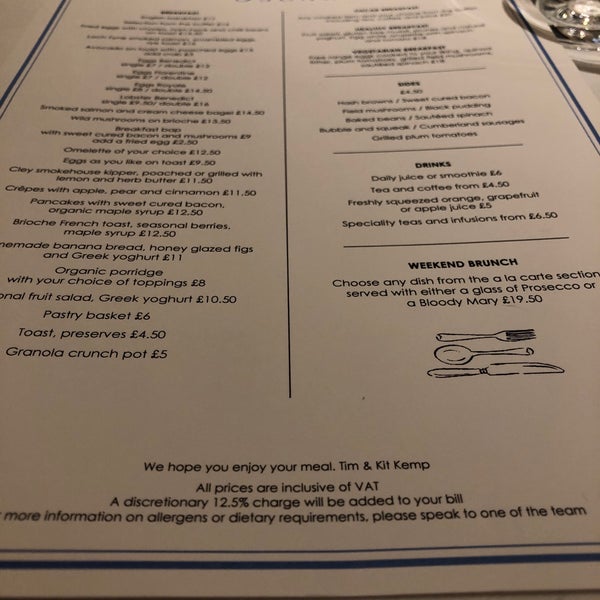 Foto diambil di Oscar Bar &amp; Restaurant oleh Cat L. pada 2/14/2019