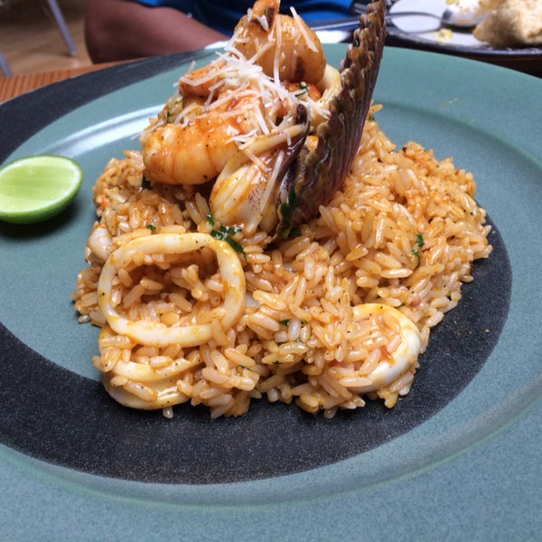 El arroz con mariscos estaba bueno, pero no lo volvería a pedir