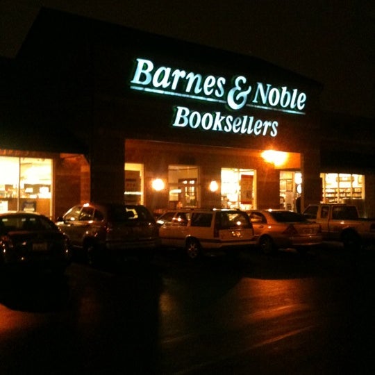 Barnes & Noble Bookstore in Issaquah