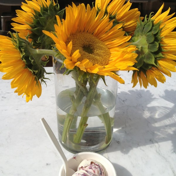Das Foto wurde bei Jeni&#39;s Splendid Ice Creams von Shalanda S. am 7/11/2013 aufgenommen
