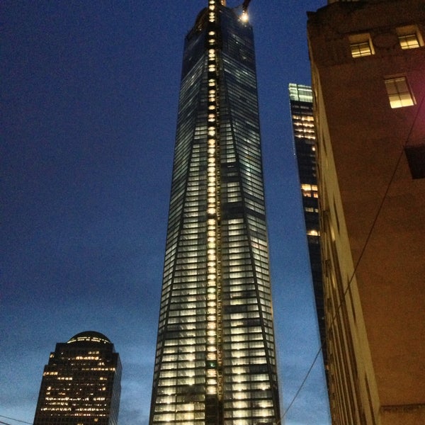Das Foto wurde bei One World Trade Center von Carter B. am 5/11/2013 aufgenommen
