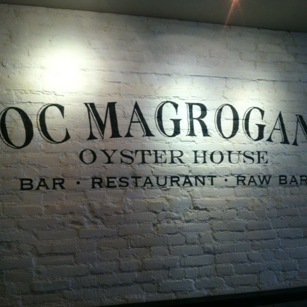 รูปภาพถ่ายที่ Doc Magrogan&#39;s Oyster House โดย Angela S. เมื่อ 3/4/2013