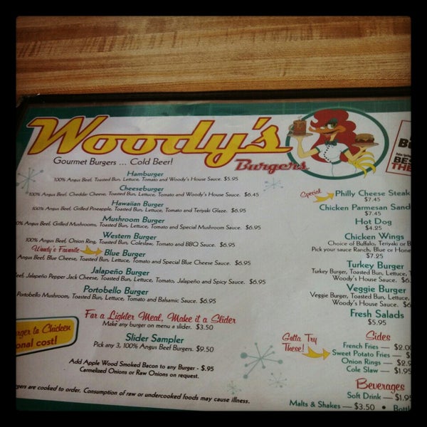 Foto scattata a Woody&#39;s Burgers &amp; Beer da Trenay H. il 8/12/2013