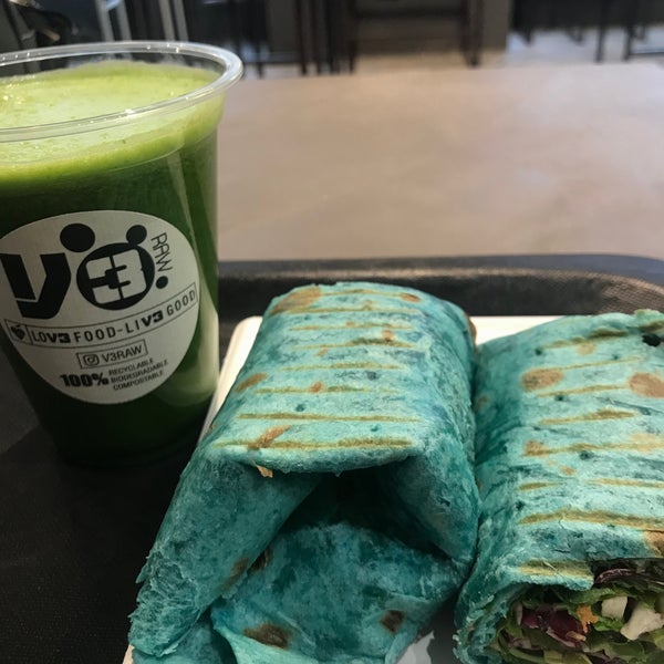 Love the healthy food here and kind service. Falafel wrap is my new favorite (whole-wheat spirulina wrap, vegan falafels, beetroot/chickpea hummus, spinach) 😍 cholorophyll fresh squeezed green juice