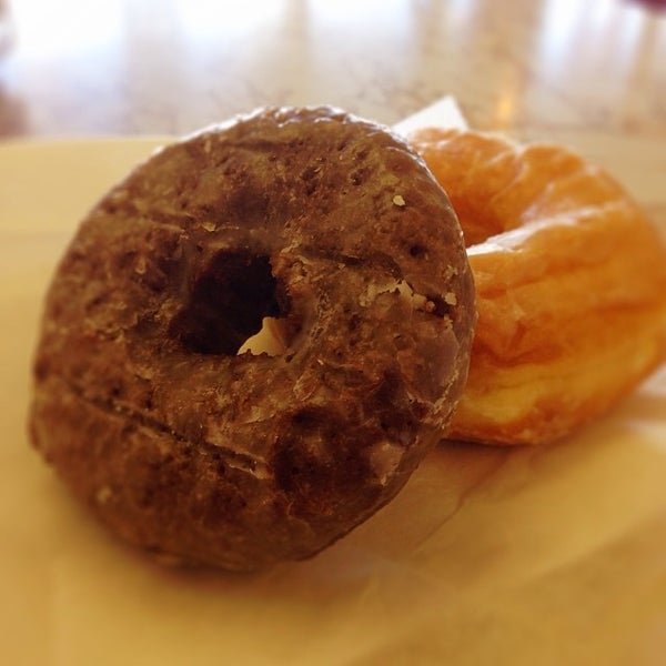 Howard's Donuts 7 tips from 107 visitors