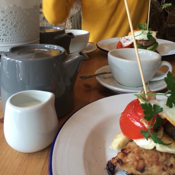 Cozy place at Notting Hill to have a great breakfast with English breakfast tea😊