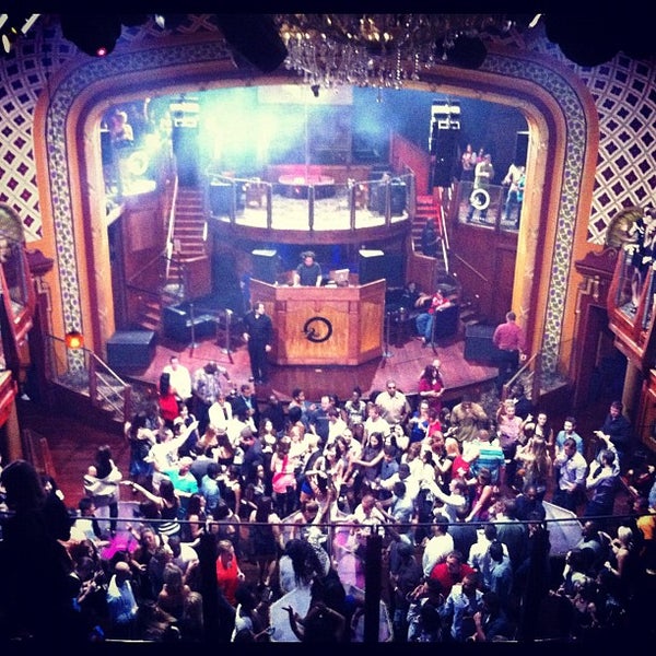 Foto tirada no(a) Opera Nightclub por Mandy K. em 9/23/2012