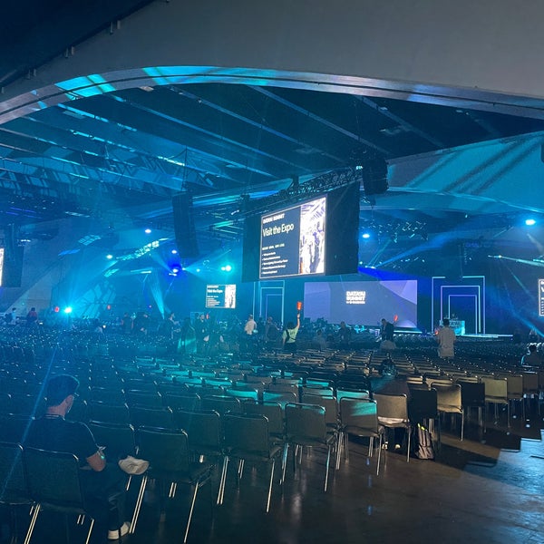 Foto diambil di Moscone Center oleh Dirk pada 6/28/2023