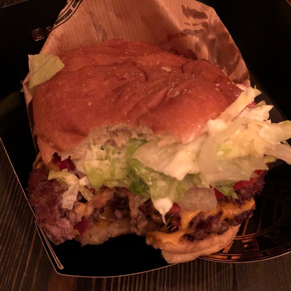 9/18/2018にDirkがBarrels Burgers &amp; Beerで撮った写真