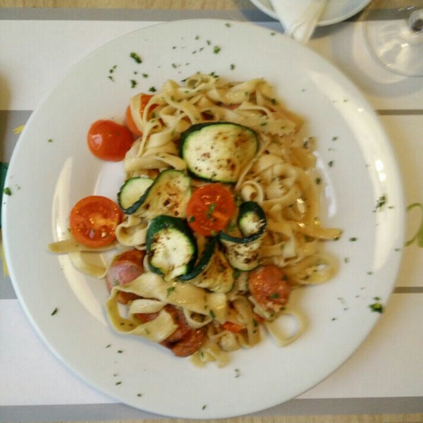 Das Foto wurde bei Pasta&amp;Svasta Restaurant von Dirk am 4/26/2015 aufgenommen