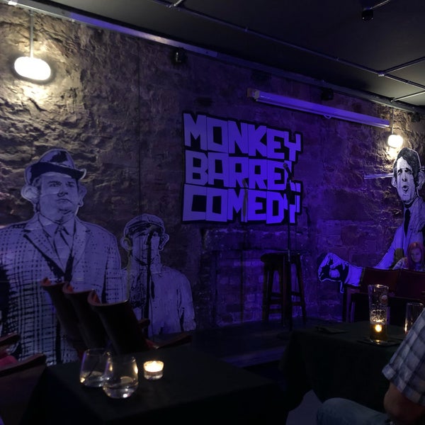 Foto diambil di Monkey Barrel Comedy oleh Dirk pada 10/8/2018
