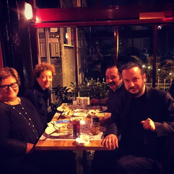 Photo prise au Bordo &quot;Eski Dostlar&quot; Restaurant par Nur S. le4/14/2016