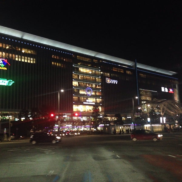 Foto diambil di Hakata Station oleh Kanako S. pada 2/23/2015