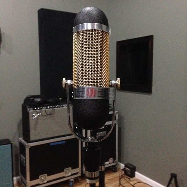 รูปภาพถ่ายที่ Post Pro Recording Studio โดย Matt H. เมื่อ 3/26/2015