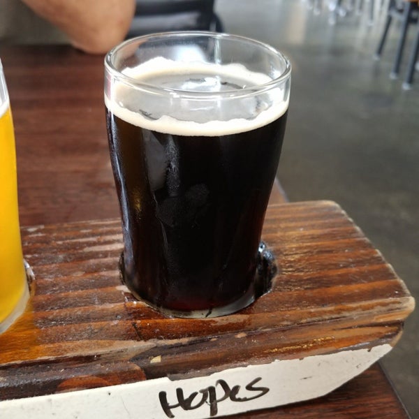 Foto scattata a Puddlers Kitchen &amp; Tap by Conshohocken Brewing Co. da Woody C. il 8/16/2019