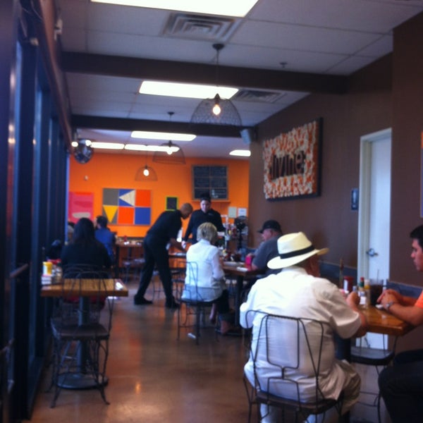 9/11/2013 tarihinde Rick W.ziyaretçi tarafından DiVine Cafe | @DiVineEvent'de çekilen fotoğraf