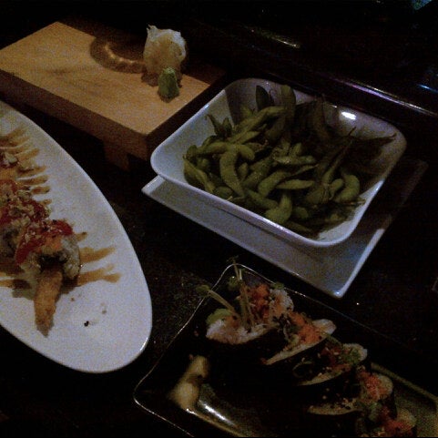 Снимок сделан в The Boat Sushi and Thai Restaurant пользователем Melissa D. 12/28/2012