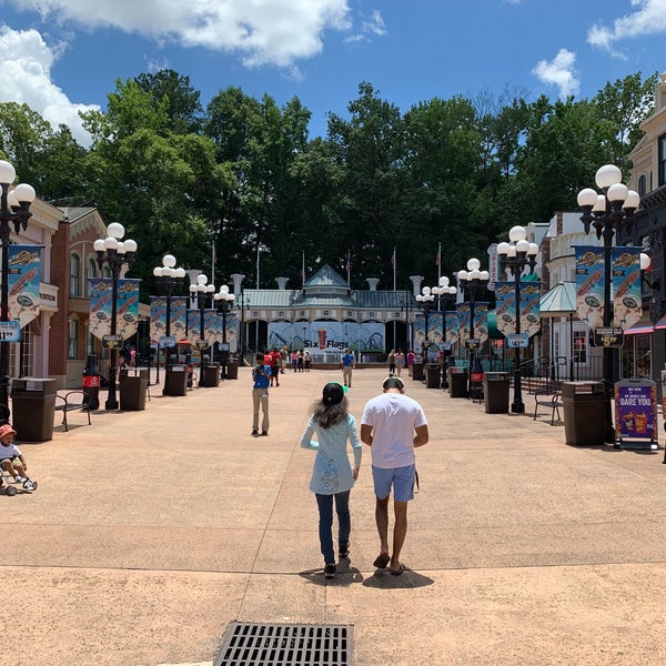 Photo taken at Six Flags Over Georgia by Kevin G. on 7/12/2019