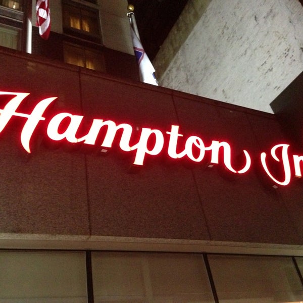 รูปภาพถ่ายที่ Hampton Inn by Hilton โดย Álvaro M. เมื่อ 7/2/2013