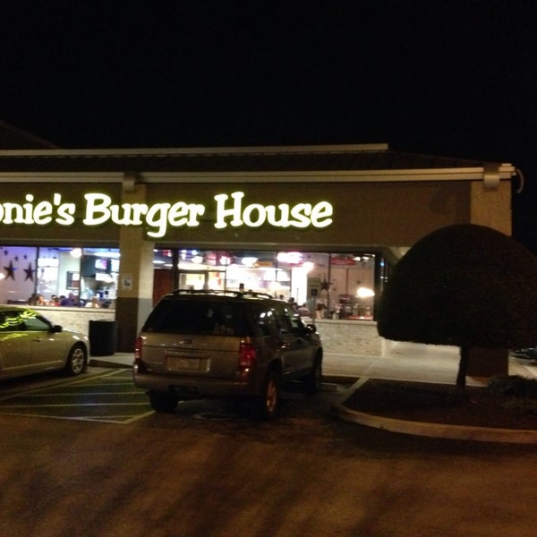 Photo taken at Moonie&#39;s Burger House - Anderson Mill by Chuck S. on 3/2/2014