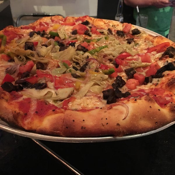 Снимок сделан в Crust Pasta &amp; Pizzeria пользователем Bethany T. 2/26/2017