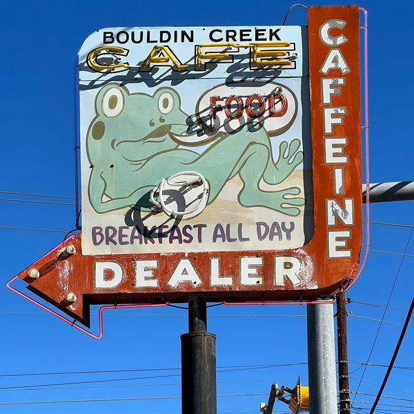 Foto tirada no(a) Bouldin Creek Café por Bethany T. em 11/13/2022