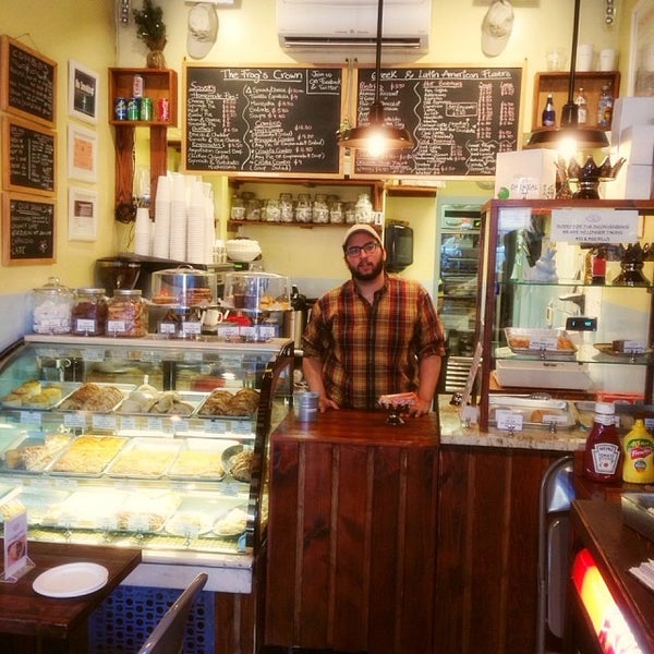 Photo taken at Frog&#39;s Crown Bakery by Gleydston M. on 1/24/2014