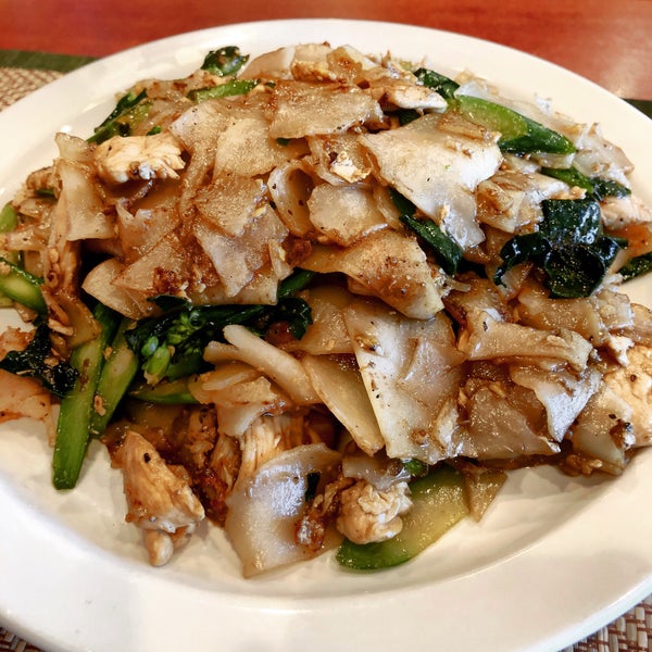 Снимок сделан в Blue Mint Thai &amp; Asian Cuisine пользователем Freddie M. 6/23/2018