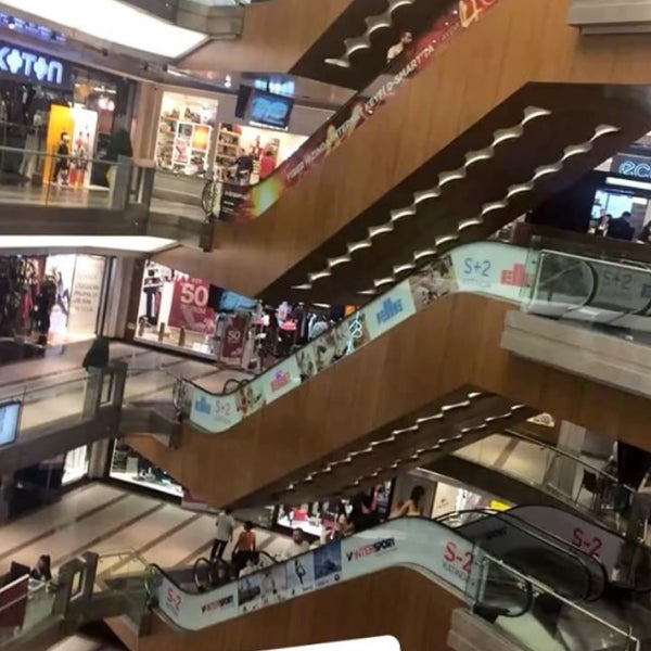 Foto diambil di City&#39;s Nişantaşı oleh Güneş pada 9/15/2017