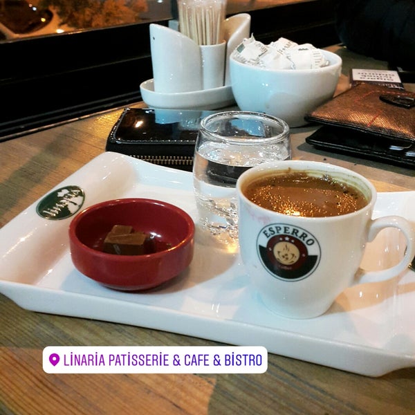 Foto diambil di Linaria Café &amp; Patisserie oleh Funda T. pada 10/11/2017