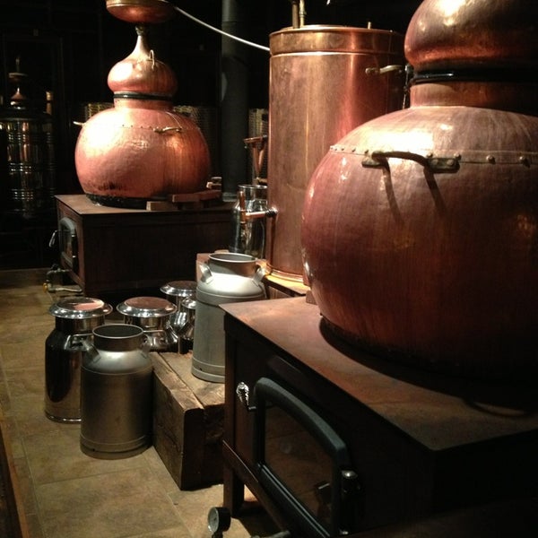Foto tomada en Montanya Distillers  por Elizabeth N. el 1/20/2013