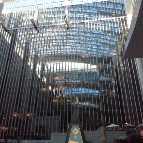 Здание Всемирного банка. Всемирный банк здание внуовнутри.