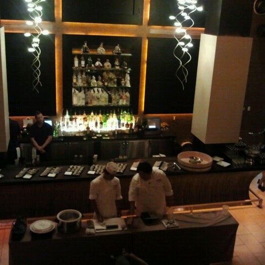 รูปภาพถ่ายที่ The Wine Bar at Andaz San Diego โดย DiningOutSD เมื่อ 9/19/2012