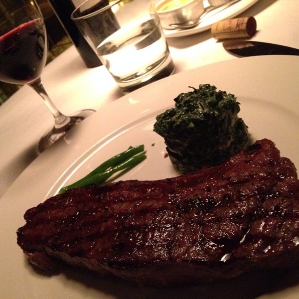 Снимок сделан в Elbert&#39;s Steak Room пользователем Jeremy S. 6/13/2014