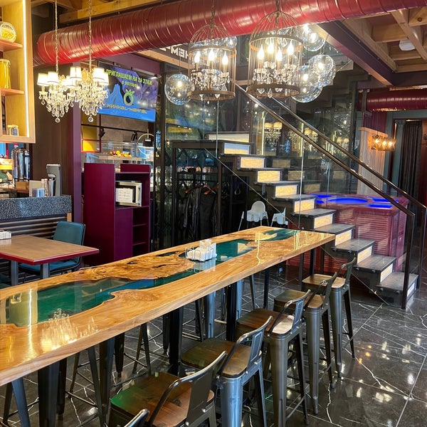 Улица защитников кавказа 17 красная поляна кафе ем и ем. Столовая ем и ем красная поляна. Ресторан фабрика вкуса адлер фото. Сеть ем и ем. Вкусный интерьер.