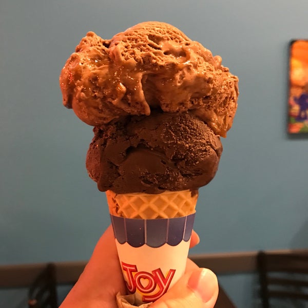 Снимок сделан в George&#39;s Ice Cream &amp; Sweets пользователем D B. 8/26/2018