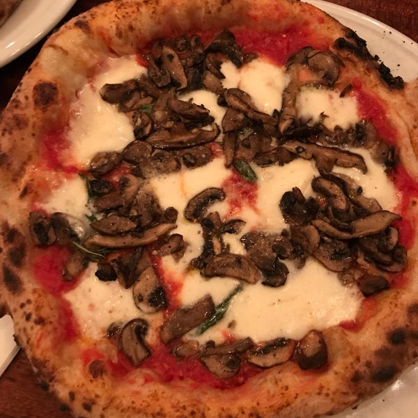 11/2/2019 tarihinde D B.ziyaretçi tarafından Spacca Napoli Pizzeria'de çekilen fotoğraf