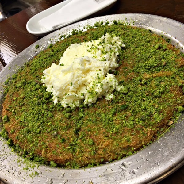 Photo taken at Erçelebi Kömürde Kadayıf by fatemeh s. on 4/1/2019