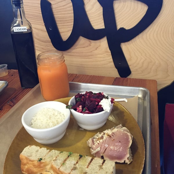 Photo taken at Urban Plates by Ruthie O. on 2/25/2016