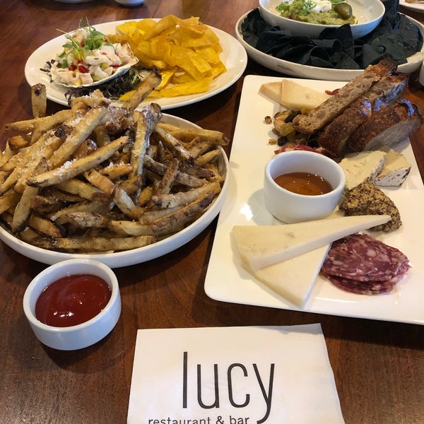 Снимок сделан в Lucy Restaurant &amp; Bar пользователем Ruthie O. 5/24/2019