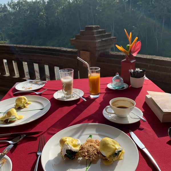 3/1/2020 tarihinde Patrick F.ziyaretçi tarafından Cascades Restaurant'de çekilen fotoğraf