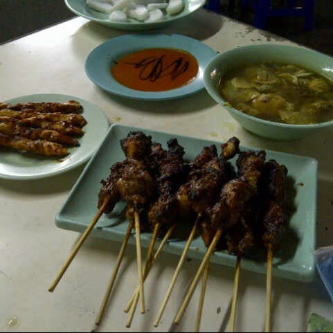 12/7/2013 tarihinde Desiziyaretçi tarafından Sate Tulang &amp; Soto Banjar &quot;Eldorado&quot;'de çekilen fotoğraf